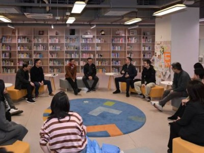 马云携阿里蚂蚁核心管理层齐聚云谷 共探AI时代教育新方向与新机遇