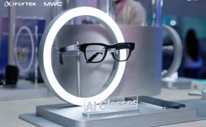 科大讯飞AI眼镜MWC 2026首秀:唇动降噪提准率,40克轻体适配多商务场景
