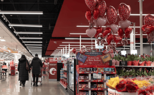 塔吉特连续13季销售疲软，新CEO出招：优化商品升级技术谋转型