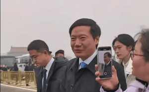 雷军谈机器人行业：全行业欣欣向荣 小米机器人已“实习”并稳步推进产业化