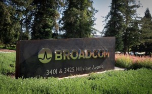 博通CEO展望：AI芯片业务爆发，2027年收入有望突破千亿美元大关