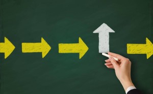 英特尔高层再调整：董事长弗兰克·耶里退休，克雷格·巴雷特接棒