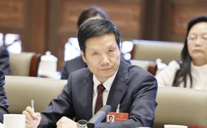 雷军谈科技创新：人形机器人将进厂 小米未来五年投2000亿研发