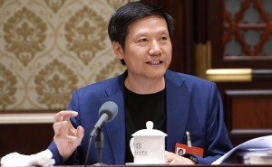 雷军：人形机器人进小米工厂“实习”，稳定工作万小时可“转正”