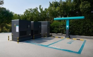 比亚迪闪充技术登场：5分钟充好，攻克低温难题，引领充电新速度