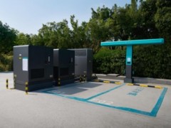 比亚迪闪充技术登场：5分钟充好，攻克低温难题，引领充电新速度