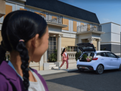 雨季接送孩子不再愁，江铃易至EV3 PLUS打造干爽安全温馨出行路