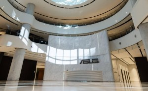 华硕联席CEO：内存缺货或持续两年，已扩大备货，AI服务器营收将大增