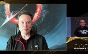 马斯克最新访谈：AI加速进化，人类或被边缘，未来10年经济规模有望扩十倍