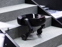 石头科技AWE展锋芒：轮足新品破三维清洁难题，技术普惠引领行业新潮