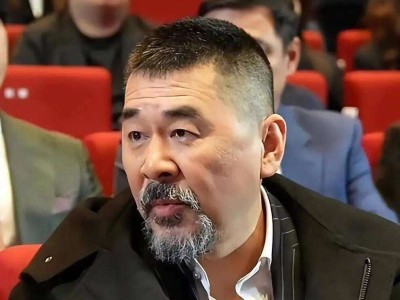 陈建斌家庭秩序感引羡慕：两子出色成亮点，早年争议成完美背景板