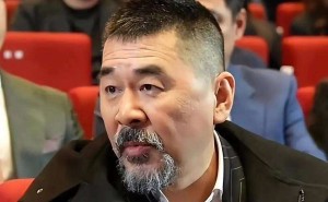 陈建斌家庭秩序感引羡慕：两子出色成亮点，早年争议成完美背景板