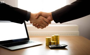 广东富豪港股企业三年豪掷24亿，成四川高端显示巨头第二大股东