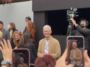 苹果50周年庆典全球巡礼：库克现身成都，致敬中国制造与创新未来