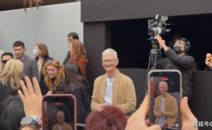 苹果50周年庆典全球巡礼：库克现身成都，致敬中国制造与创新未来