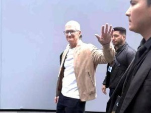 库克成都亮相苹果50周年庆典：见证中国市场活力与外资合作新篇