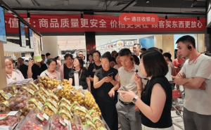 行舟R18模型揭秘：胖东来2万开放日如何以高维战略破内卷困局