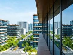 阿里“双面镜像”：AI绘就千亿宏图 电商转型阵痛待解