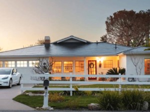 马斯克加速布局太阳能领域，特斯拉拟采购29亿美元中国光伏制造设备