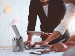 东方基金董事长换帅：刘鸿鹏接棒，千亿规模基金未来走向引关注