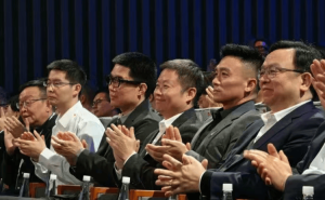 雷军“听劝”升级小米SU7,全面进化性价比飙升,销量火爆有原因