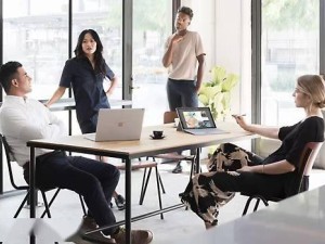 Reddit CEO力挺应届生：AI原生一代成香饽饽，公司设团队专招年轻人才