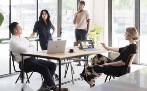 Reddit CEO力挺应届生：AI原生一代成香饽饽，公司设团队专招年轻人才