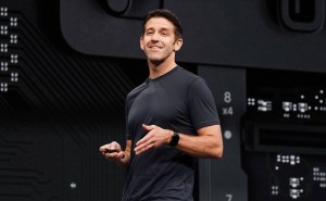 苹果“热门CEO接班人”John Ternus：高层青睐背后，他有何过人之处？