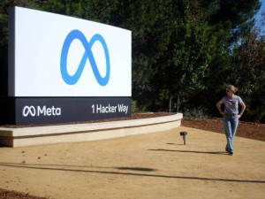 扎克伯格研发个人AI智能体，“元”公司加速AI融入治理与转型