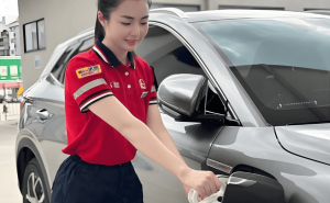 油价上调在即，加满一箱油省几十元，车主为何甘愿排队数小时？