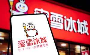 蜜雪冰城高层变动：35岁张渊任CEO，2025年营收利润双增门店破6万