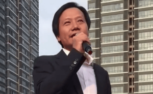 雷军辞任金山云董事长,金山云能否借AI东风开启发展新篇章?