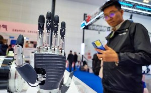 智能经济新引擎：新“劳动力”、新“场景”、新“底座”如何驱动未来？