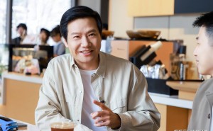 雷军邀新一代SU7车主喝咖啡畅聊，车主分享体验，首周交付量可观