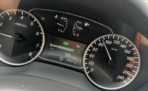 15万级混动轿车：都市通勤经济之选，舒适与智慧并存的家庭出行伙伴