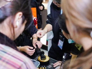 智能戒指成新宠：6个月出货160万件，AI赋能或开启可穿戴新赛道