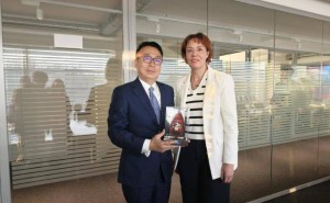 绿叶科技集团董事长徐建成赴瑞士CRB深化合作 拓展高端护肤海外市场新征程