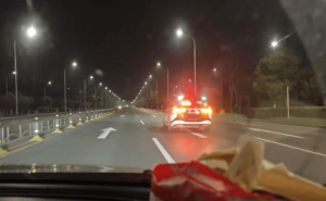 武汉萝卜快跑系统故障致车辆熄火，乘客高架滞留数小时等救援