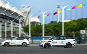 中美Robotaxi“停车”事件引关注：是故障还是安全策略的探索？