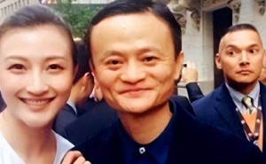 从月薪500到身家67亿：童文红23年坚守，马云承诺的“大饼”成真了