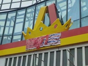 鸣鸣很忙CEO晏周力推新项目：2万㎡零食城35000+SKU打造沉浸体验新地标