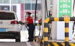 油价攀升别慌换电车，普通家庭选车，油车电车咋选才明智？