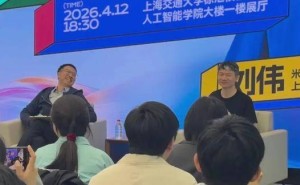 米哈游大伟哥14问14答：从创业坚守到AI展望，力荐“活在当下”哲学