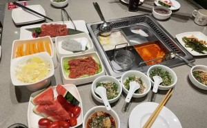 从服务神话到争议缠身：海底捞员工自费赔礼背后 管理乱象何时休？