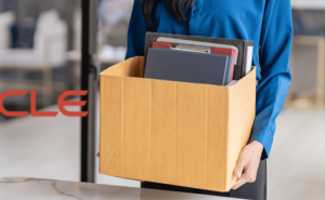 2026年甲骨文凌晨大裁员：AI浪潮下，绿卡成华人职场“安全锚”