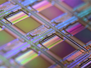 台积电2026年资本支出将达区间顶端，AI强劲需求致扩产仍供不应求