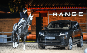 2026攬勝SV馬年高定版全球首發(fā) 限量3臺售罄 2026款攬勝多車型煥新登場