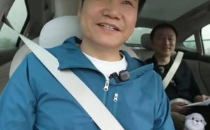 雷军15小时极限直播笑中带泪，国产车企破谣言展实力与担当