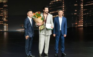 零跑D19科技豪華登場(chǎng)！重塑30萬內(nèi)全尺寸SUV價(jià)值新標(biāo)桿