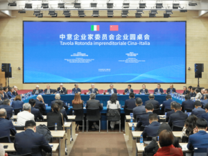 中意企委会圆桌会：七匹狼周少雄以产业实践促中意时尚合作新篇